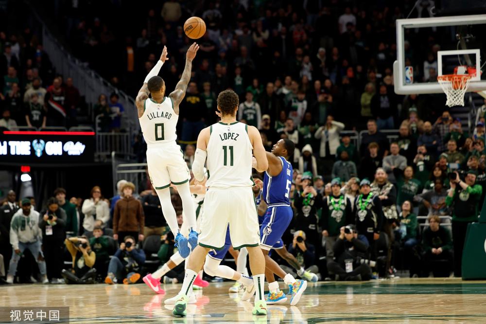 冠军奖杯上 冠军奖杯上